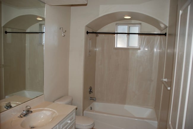 cultured marble bath - 3705 Lafayette Dr NE