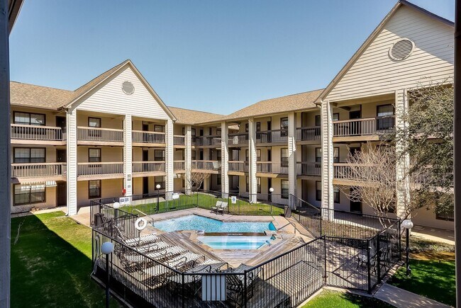 Building Photo - EL308