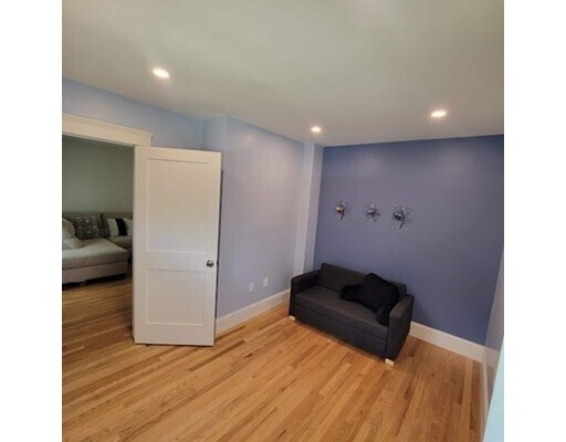 Building Photo - 107 Grove St