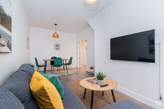 Building Photo - 4008 Rue Hochelaga