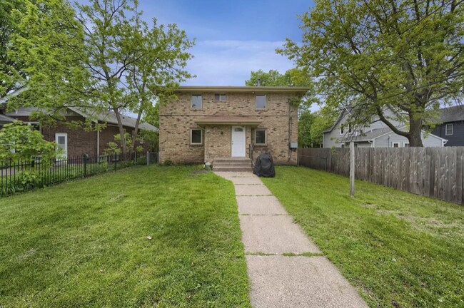 Building Photo - 2809 S 31st Ave