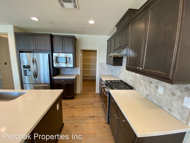 Building Photo - 3 br, 4 bath House - 3015 Blackberry Ave