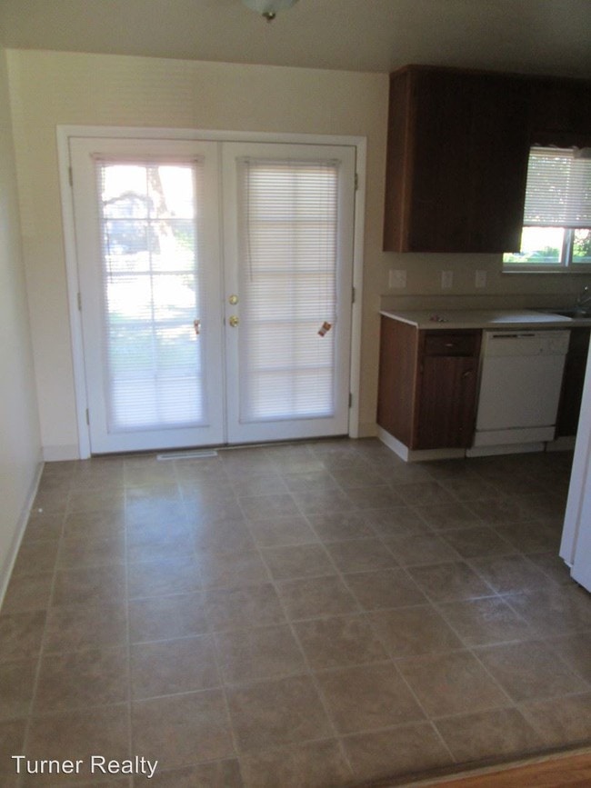 Building Photo - 3 br, 1 bath House - 120 Valentine Lane