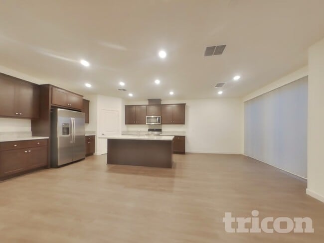 Building Photo - 2050 Delta Vw Ave