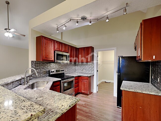 Foto del edificio - 1009 Loch Lomond Cir