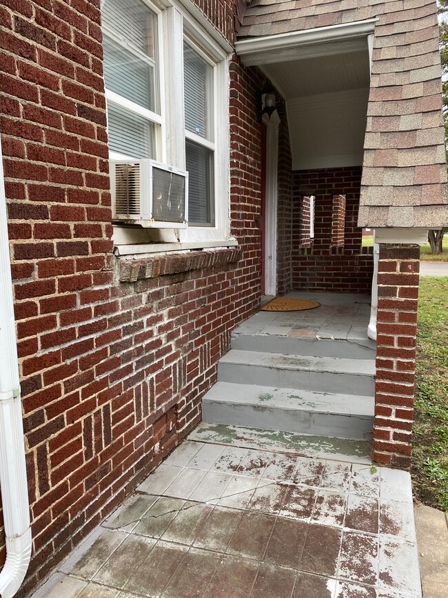 Building Photo - 517 N G St