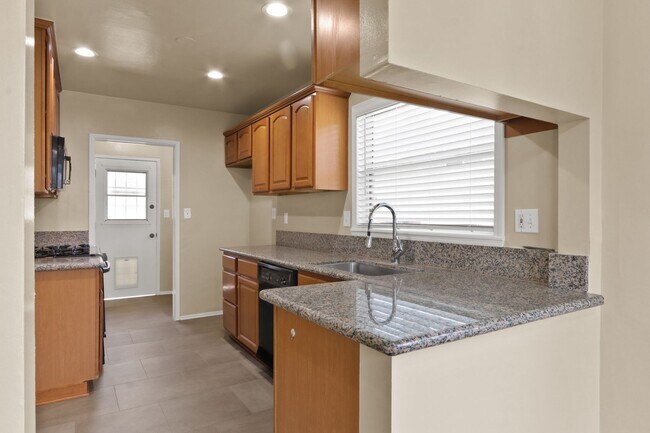 Foto del edificio - 6122 Harvey Way