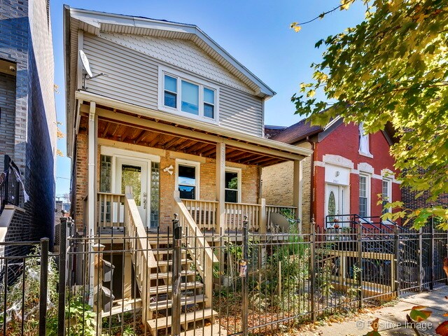 Building Photo - 2063 N Oakley Ave