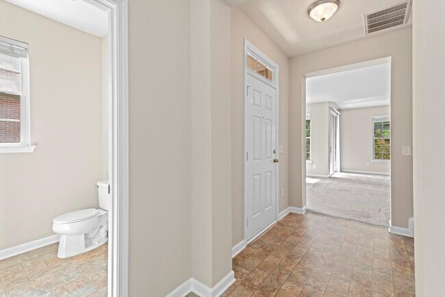 Building Photo - 3463 Fernview Dr