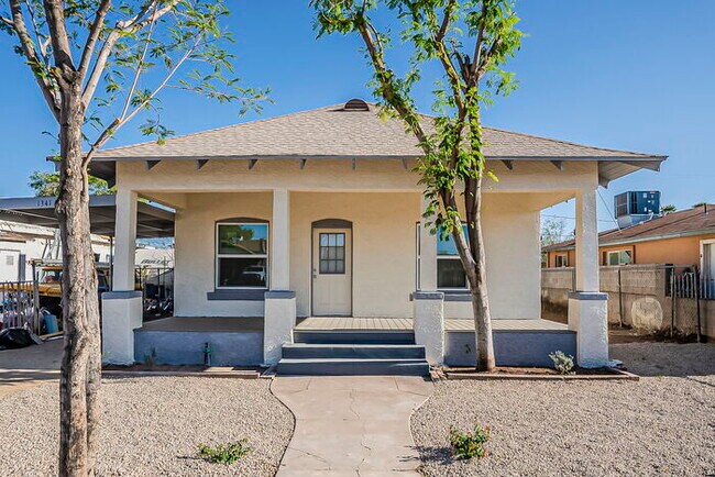 Building Photo - Beautiful 3 Bedroom Plus bonus room Available only $1850.00