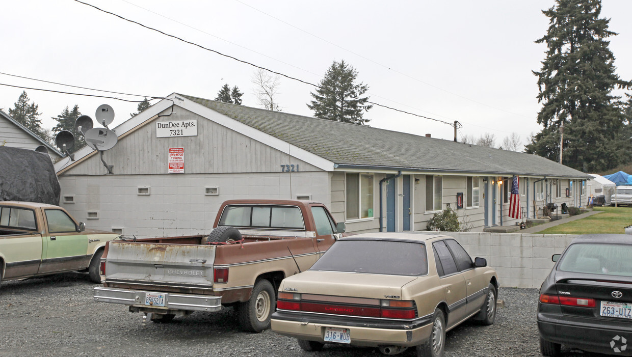 Primary Photo - Pinewood Apartments