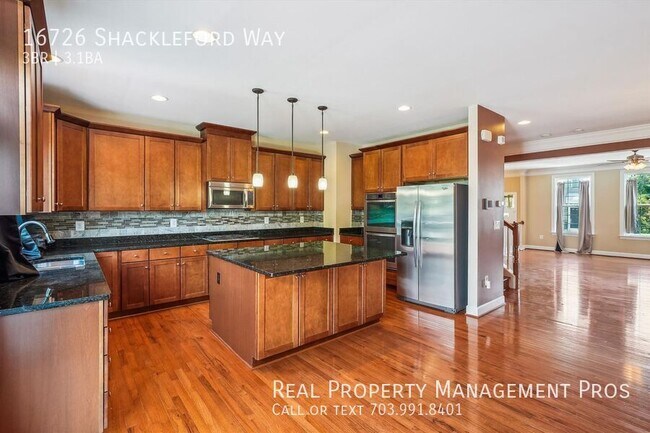Foto del edificio - 16726 Shackleford Way