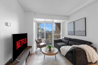 Building Photo - 20 Blue Jays Way