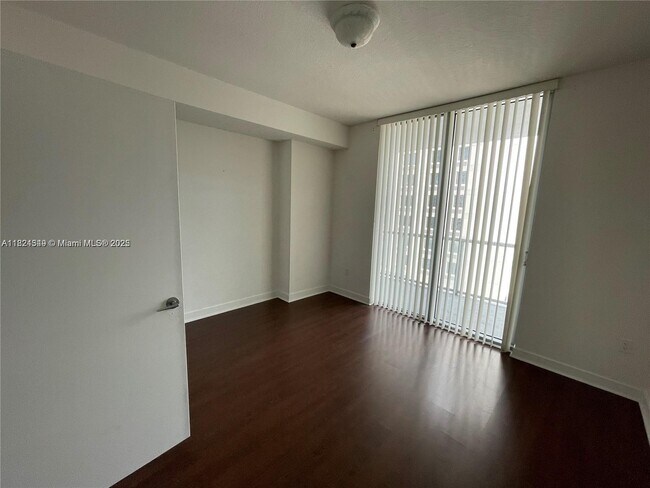 Foto del edificio - 79 SW 12th St