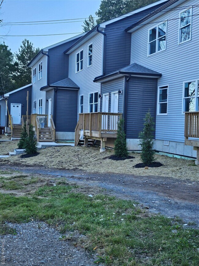 Building Photo - 11 Orange Ln