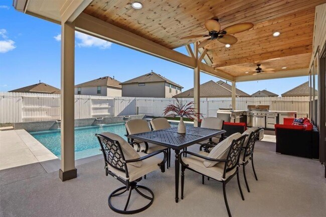 Foto del edificio - 18426 White Stallion Ln