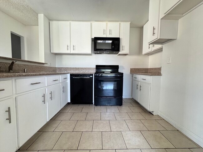Foto del edificio - 2620 S Barrington Ave