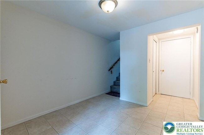 Building Photo - 8315 Countryside Ln