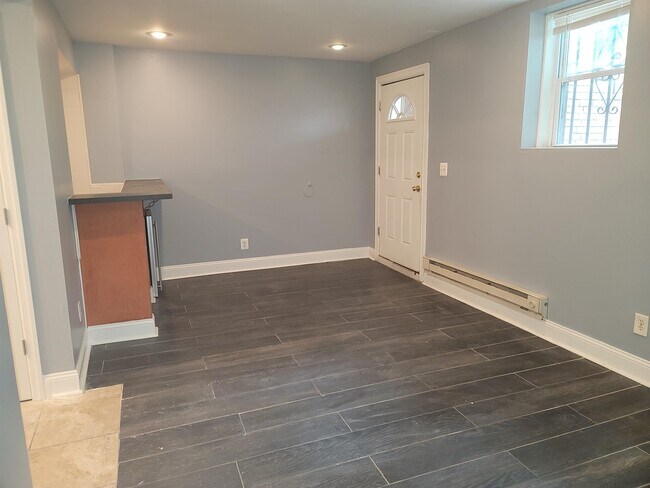 Building Photo - 220 Christopher Columbus Dr