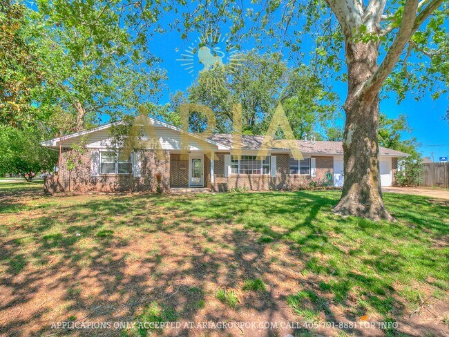 Building Photo - Spacious West Norman 3 Bed 2 Bath!!
