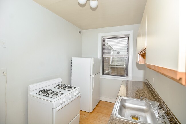 Foto del edificio - 1451 W Byron St