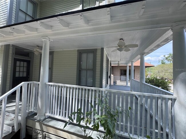 Building Photo - 114 NE Tuscawilla Ave