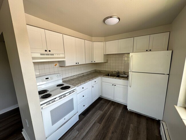 Foto del edificio - Updated 1 bedroom/1 bath in Edgewater! 1st floor Unit! Secure Building- Off Street Parking