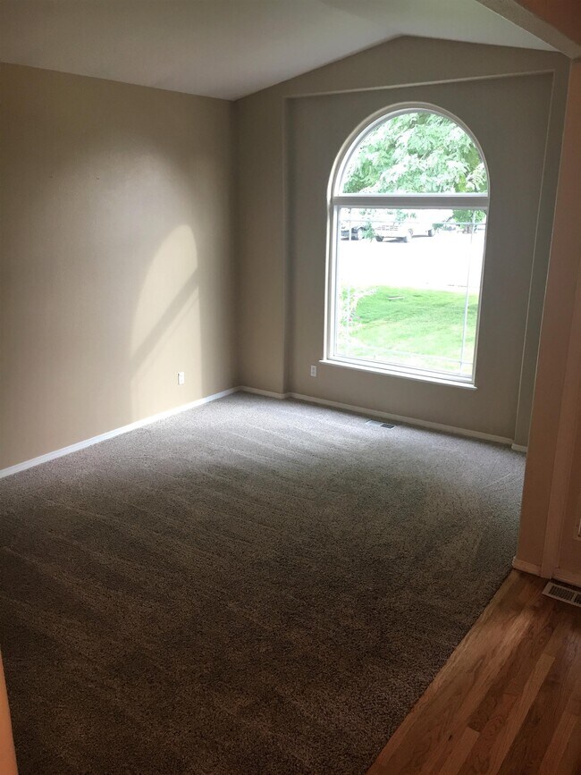 Foto del edificio - 2144 N Fastwater Ave