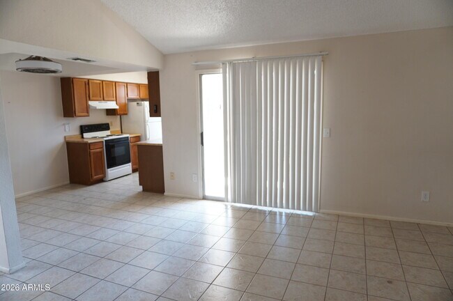 Foto del edificio - 10610 S 48th St