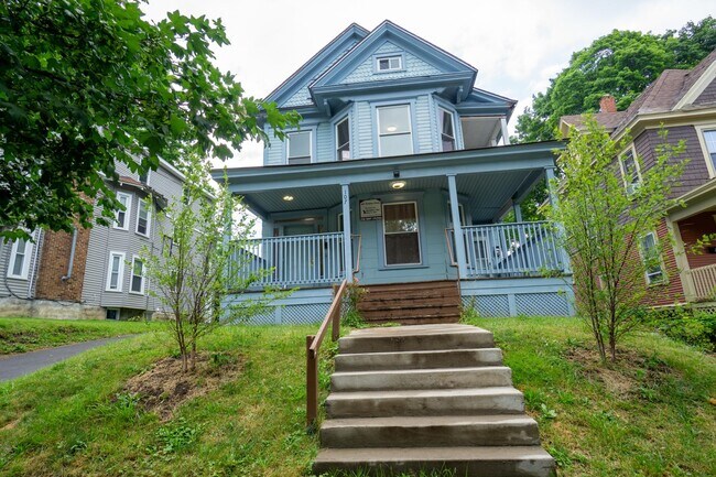 Building Photo - 107 Trinity Pl