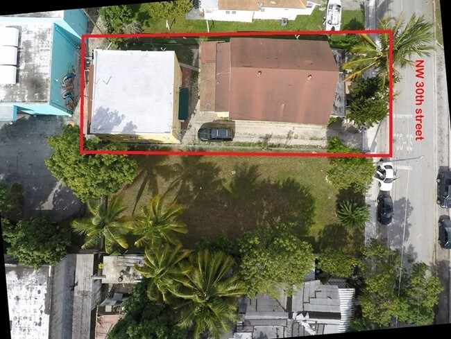 Foto del edificio - 548-550 NW 30th St