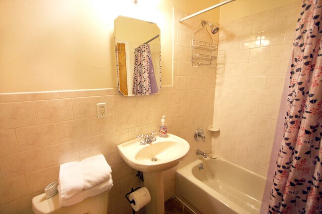 Building Photo - 127 W 136th St