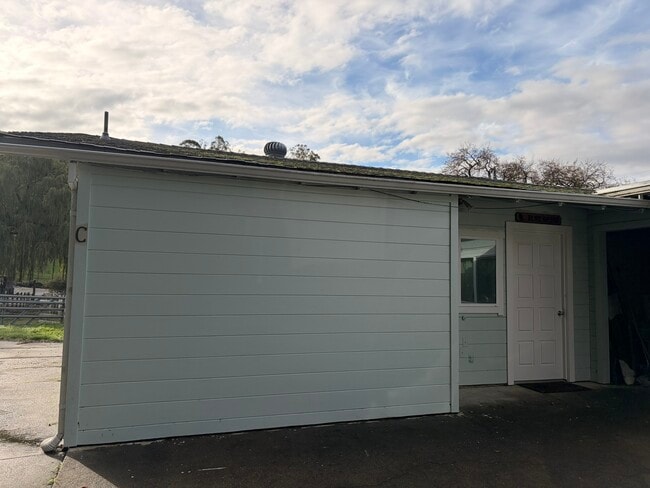 Foto del edificio - 863 Atherton Ave