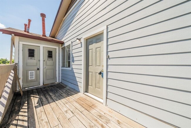 Foto del edificio - 5807 Spring Meadow Rd