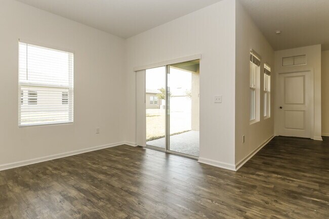Building Photo - 5621 Alexander Springs Pl
