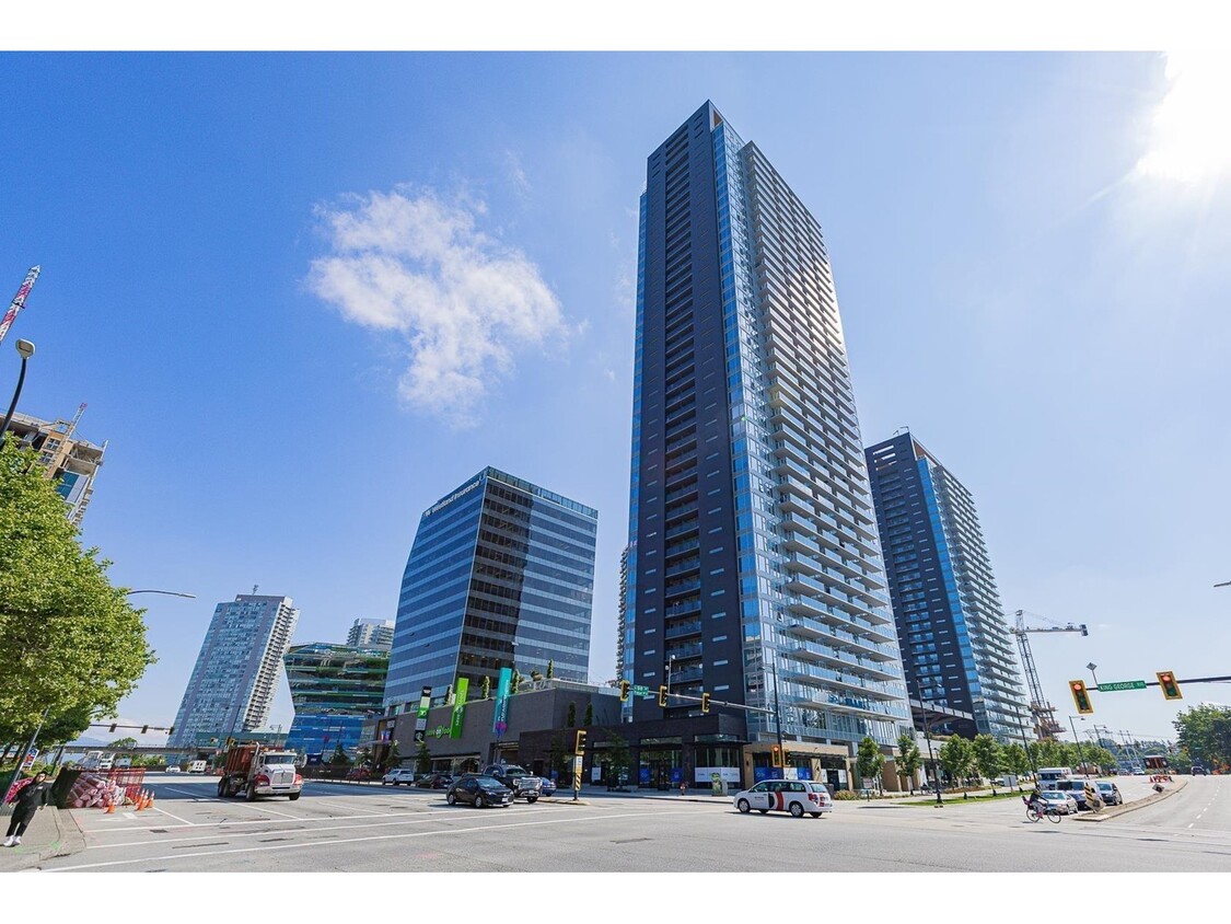 Photo principale - 13615-13615 Fraser Hwy