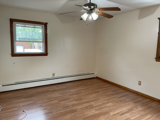 Bedroom - 319 E 1st Ave