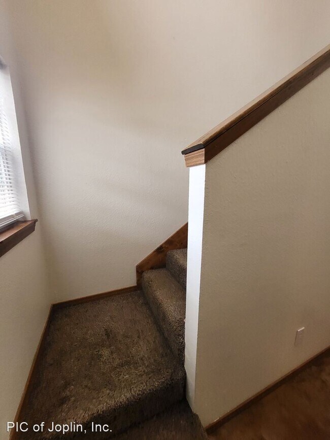 Building Photo - 3 br, 1.5 bath House - 1210 Cottonwood A