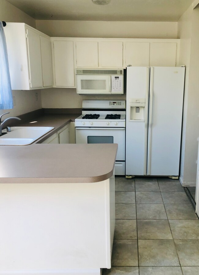 Kitchen - 38601 Royal Ann Cmn