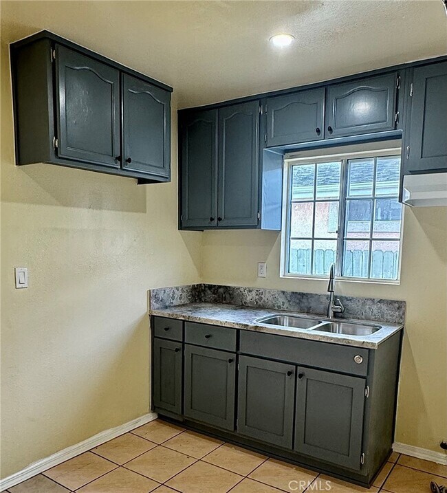 Foto del edificio - 3536 W 108th St