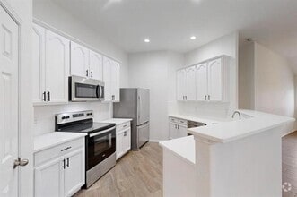 Building Photo - 1096 Oakbrook St