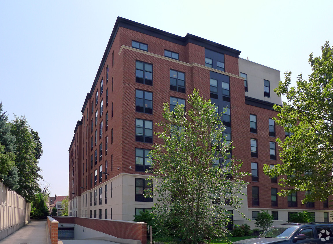 Building Photo - Henley Road Residence