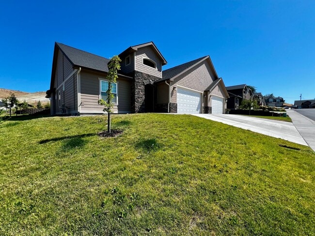 Building Photo - 8819 Kail Dr