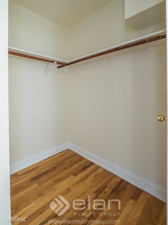 Building Photo - 1220 N LaSalle Dr