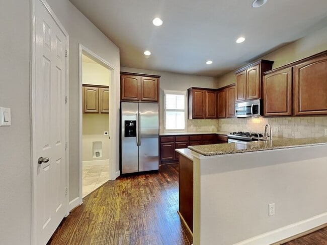 Building Photo - 2222 Marilla St