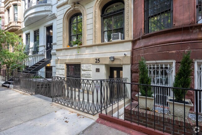 Foto del edificio - 23 W 87th St