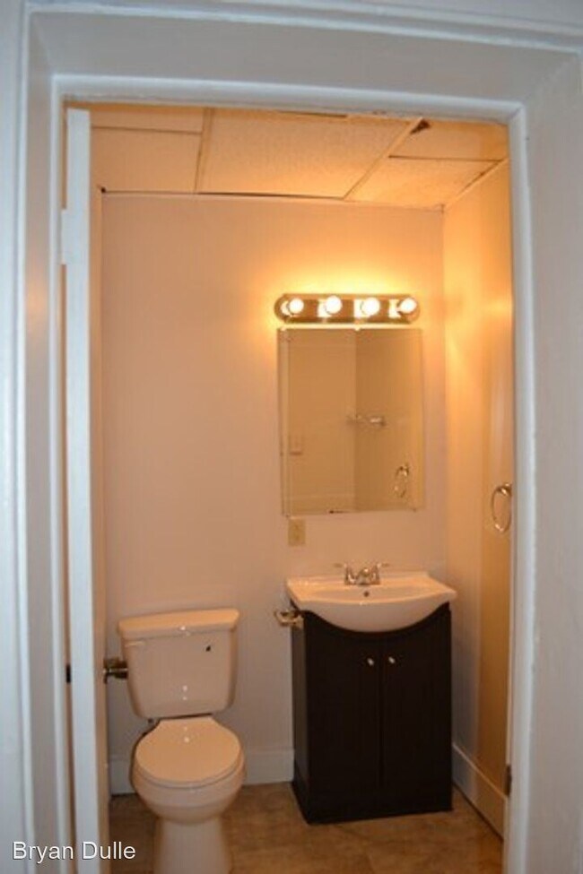 Building Photo - 5 br, 1 bath House - 318 E 20th