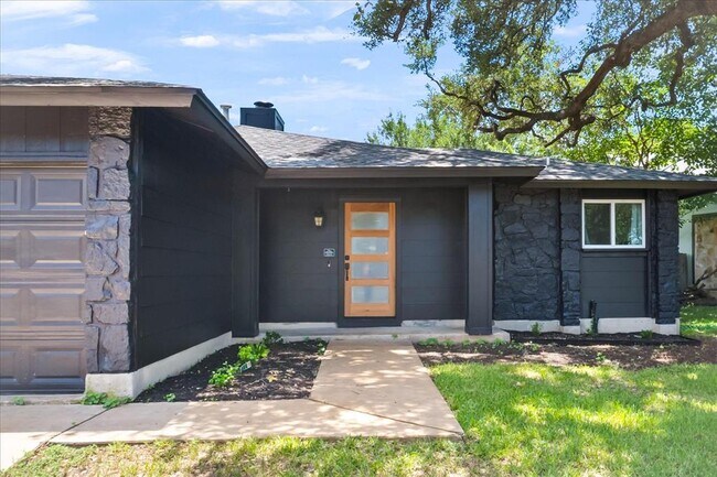 Building Photo - 3803 Alexandria Dr