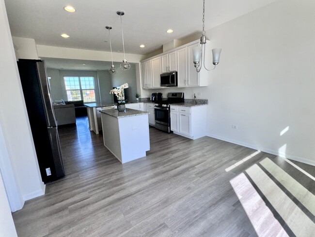 Building Photo - 14024 S Sheridan Trl