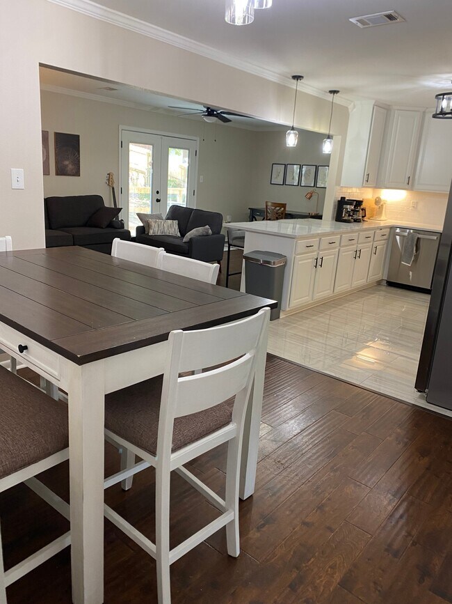 Foto del edificio - 1420 Marlyn Dr